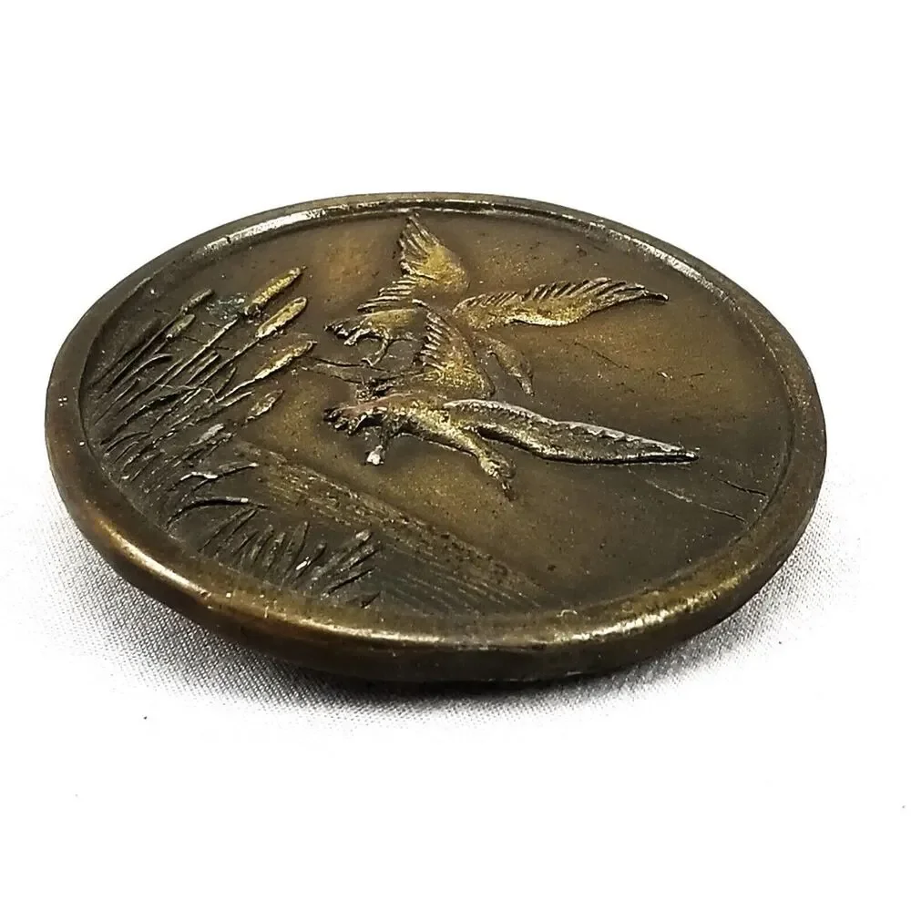 Vintage‎ 1976 Ducks in Flight Belt Buckle, Wildlife Nature Bird Hunting Scene